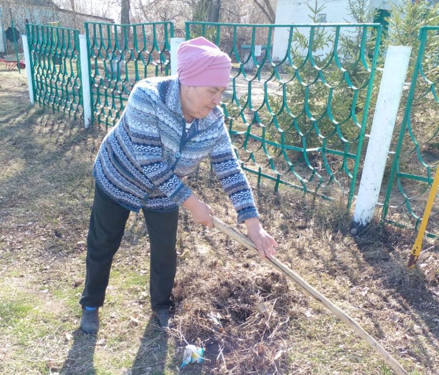 С 1 апреля по инициативе территориального общественного самоуправления (ТОС) в селе Новое Зеленое проведены субботники.